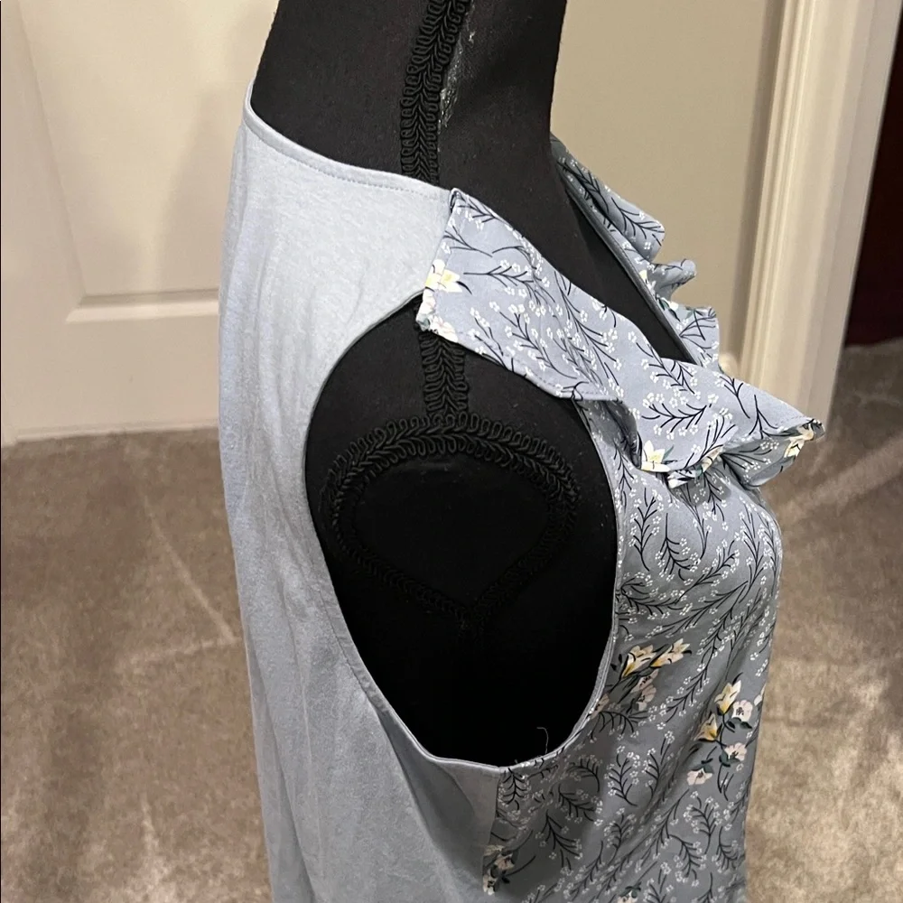 LOFT Light Blue Sleeveless Floral Top - Picture 4 of 6